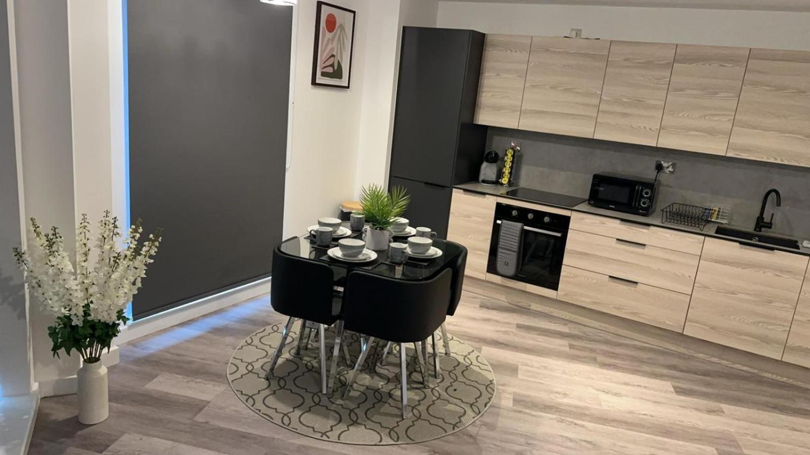 Stunning 2-Bed Premium Apartment - Free Wi-Fi เพรสตัน ภายนอก รูปภาพ