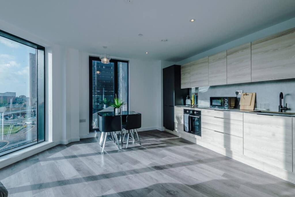Stunning 2-Bed Premium Apartment - Free Wi-Fi เพรสตัน ภายนอก รูปภาพ
