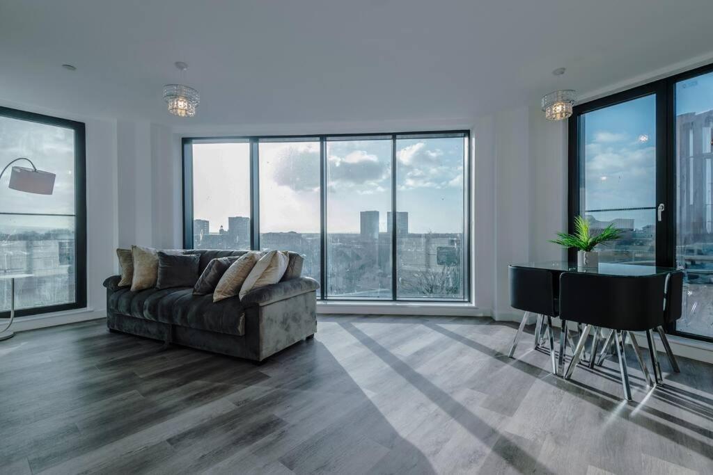 Stunning 2-Bed Premium Apartment - Free Wi-Fi เพรสตัน ภายนอก รูปภาพ
